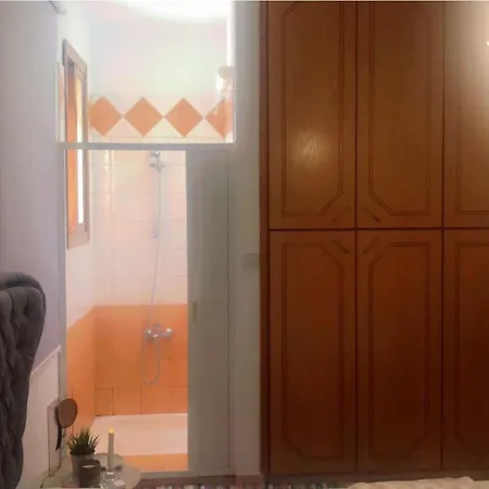 Entire Flat, In Пафос